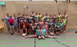 Sportakrobaten des OSC Damme beim Wahrendorff Cup in Sehnde bei Hannover